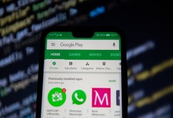 جوجل تزيل تطبيقا شهيرا يسرق البيانات من فيسبوك