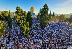 150 ألف مصلٍ يؤدون صلاة عيد الأضحى في رحاب الأقصى