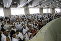 ضيوف الرحمن يواصلون رمي الجمرات بثاني أيام التشريق