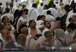 الحجاج يواصلون رمي الجمرات والمتعجلون توجهوا لأداء طواف الوداع
