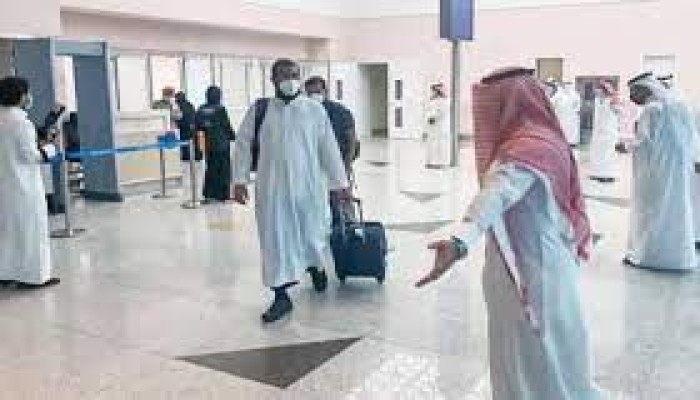 الحجاج المتعجلون يغادرون مكة.. وأفواج الزائرين تصل المدينة