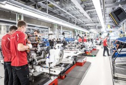 تعرف على أبرز أسباب انهيار القطاع الخاص وخيارات حكومة الانقلاب لوقفه