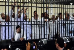 المعتقلون يواجهون الموت بين عجز السجون وزيادة حالات كورونا