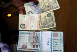 حياة المصريين بين تقليص الدعم وتخفيض الجنيه