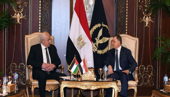 تستعد لتجهيز الأجهزة الأمنية بالضفة .. داخلية السيسي تستجيب لدعوته "لبيد" دعم "عباس"