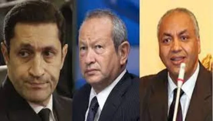 اتهامات بالسرقة والتعريض بين علاء مبارك و "بكري" و"ساويرس" على "تويتر"