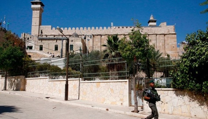 الاحتلال يغلق المسجد الإبراهيمي غدا لتأمين اقتحام المستوطنين
