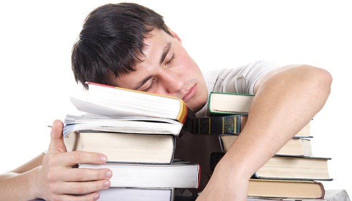 لماذا يجب على المراهقين النوم 8 ساعات حدا أدنى؟