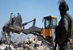 الاحتلال الصهيوني يجبر عائلة بالقدس على هدم منزلها ذاتياً
