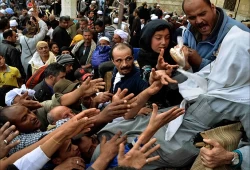 خبير اقتصادي: سياسات السيسي تسببت في انحدار مستوى معيشة المصريين