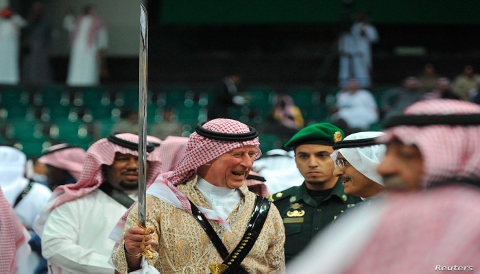 تعلم العربية ليفهم القرآن.. 5 قضايا تلخص معرفة الملك تشارلز بالإسلام