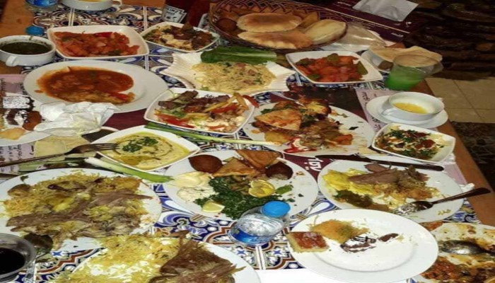 بواقي طعام مؤتمر المناخ.. فصل جديد من إهانة العسكر للمصريين 