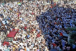 بمشاركة كبيرة من طلابه ومحبيه.. جنازة حاشدة للفقيه أسامة عبد العظيم