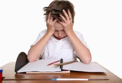 للأمهات.. طرق سلوكية لعقاب طفلك إذا تخلف عن الواجبات المدرسية