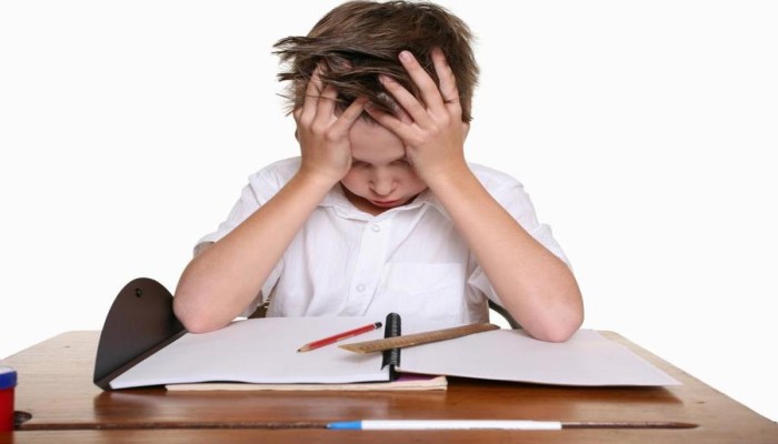 للأمهات.. طرق سلوكية لعقاب طفلك إذا تخلف عن الواجبات المدرسية