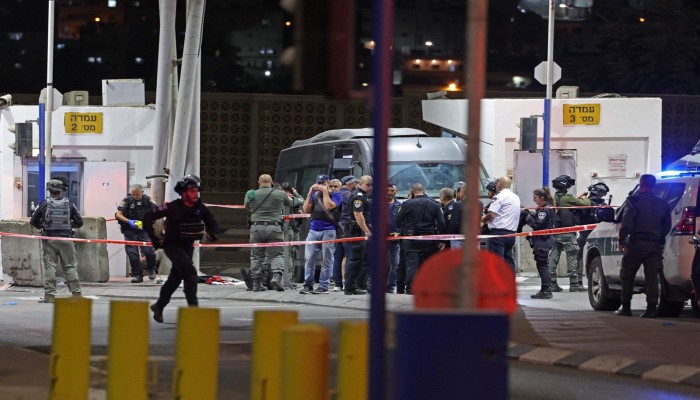 الاحتلال يعلن مقتل مجندة وإصابة جنديين بعملية فدائية بالقدس