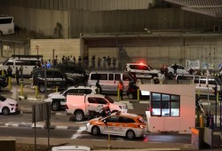 الاحتلال يعلن حالة التأهب والاستنفار العالية وتكثّيف البحث عن منفذ عملية حاجز مخيم شعفاط