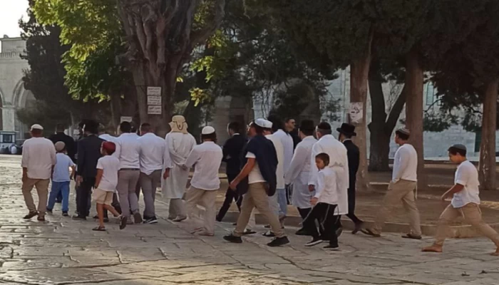 مئات الصهاينة يقتحمون الأقصى وسط حراسات مشددة