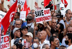اضطرابات ومظاهرات وغلاء معيشة.. التونسيون عازمون على دحر الانقلاب
