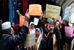 قوات الاحتلال تعتدي على "مرابطات الأقصى" أمام باب السلسلة