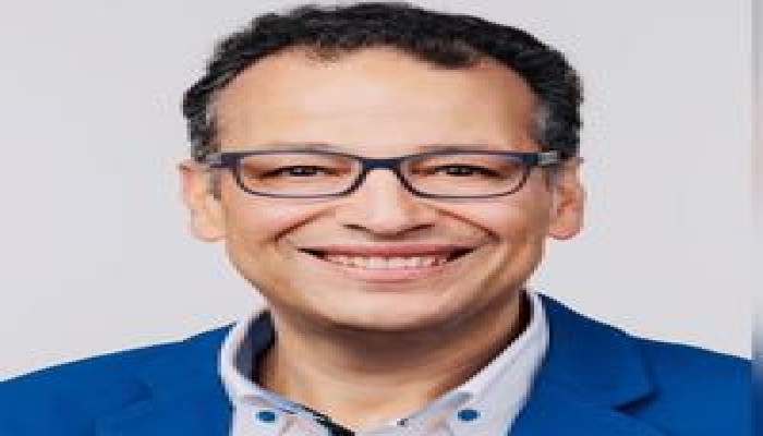 المهندس حاتم عزام: مصر تسير سريعا إلى الغرق الاقتصادي