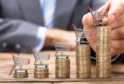 هل يتراجع التضخم بعد تثبيت أسعار البنزين؟ خبراء: زيادته ستؤدي إلى كساد