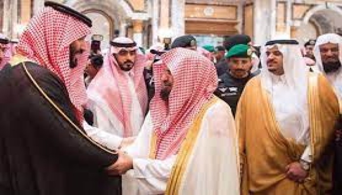 بن سلمان ينقلب على بوقه الديني: التحقيق مع السديس في مزاعم فساد ورشى