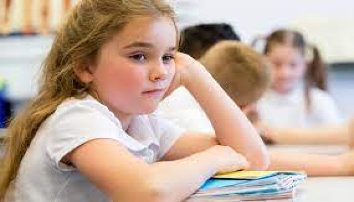 كيف أجعل طفلي يندمج مع الأطفال واحميه من الانطوائية