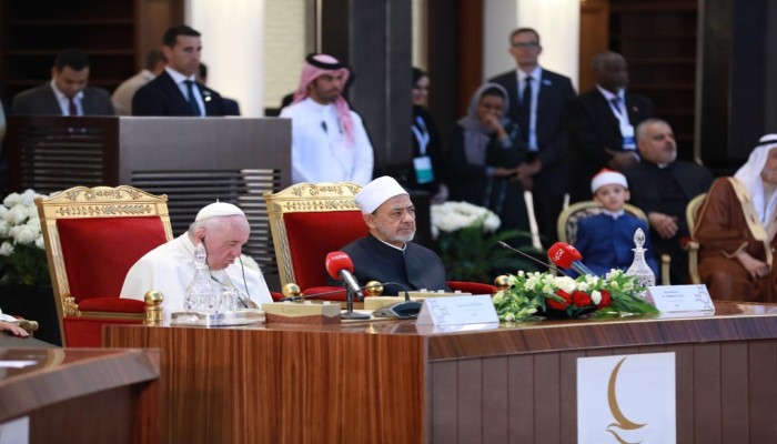 مؤتمر البحرين .. لماذا اهتم "فرنسيس" بسباق التسلح و"الطيب" بحوار الشيعة وميزانيات المناخ!