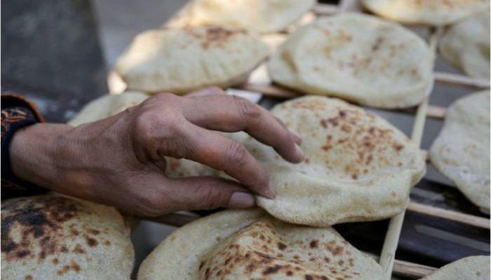 الخبز الحر يتقلص حجمه قرابة النصف والرقابة الحكومية غائبة