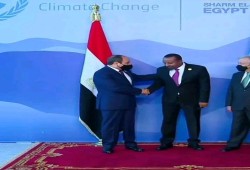 السيسي يستقبل (أبي أحمد) بترحيب وابتسامة عريضة وامتعاض على "التواصل"