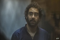 شوشرة المناخ .. علاء عبد الفتاح في ندوة شقيقته وتصريحات والدته ومداخلة "نائب" خائب