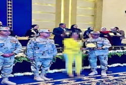 سخرية على "التواصل" بعد تكريم القوات المسلحة لـ"سمية الخشاب"