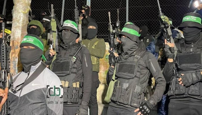 القسام والسرايا تنظمان عرضًا عسكريًّا بجنين