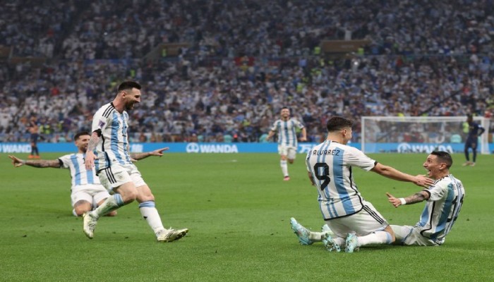 الأرجنتين يقترب من التتويج بكأس العالم بالتفوق على فرنسا بهدفين