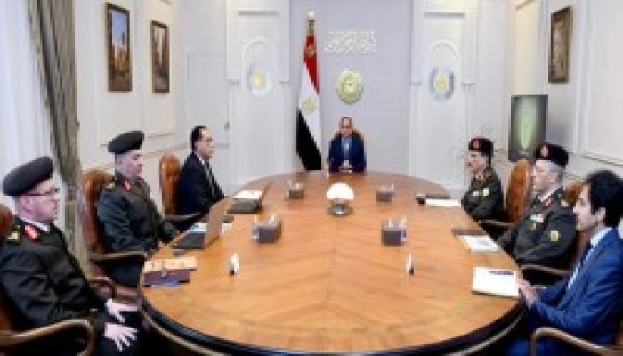 "الرخصة الذهبية".. قرار يرسخ احتكار الجيش قطاعات الدولة المدنية