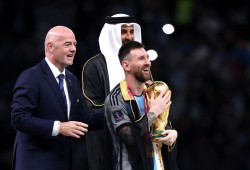 بعد تتويجه بكأس العالم.. تعرف على إنجازات ميسي الكروية بالأرقام