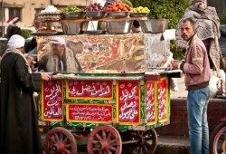 8 جنيهات سعر سندوتش الفول.. ومراقبون: نتيجة مباشرة لسياسات العسكر الفشلة