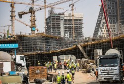 وول ستريت جورنال: السيسي استدان مليارات الدولارات لبناء عاصمة جديدة "قد لا يسكنها أحد"