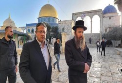 بعد تسلل الوزير "بن غفير" كاللص في باحات الأقصى.. إدانات عربية وغضب فلسطيني