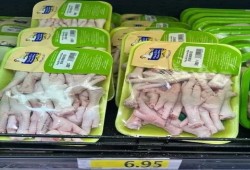 دهشة وحسرة وغضب.. بعد عرض شركة سعودية لأرجل الدجاج في كارفور