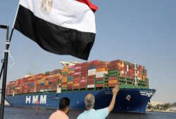 3 سفن تجنح في قناة السويس خلال عامين.. ما الجدوى من التفريعة؟