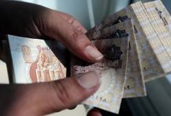 يوم سقوط الجنيه التاريخي أمام الدولار.. ومغردون: "لعنة الدم الحرام أصابت الجميع"