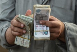 بنوك عالمية: الجنيه سيشهد مزيدا من الانخفاض.. لا توجد سيولة دولارية