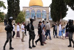 لجنة القدس تدعو السلطة لرفع انتهاكات الاحتلال بالأقصى إلى الجنائية