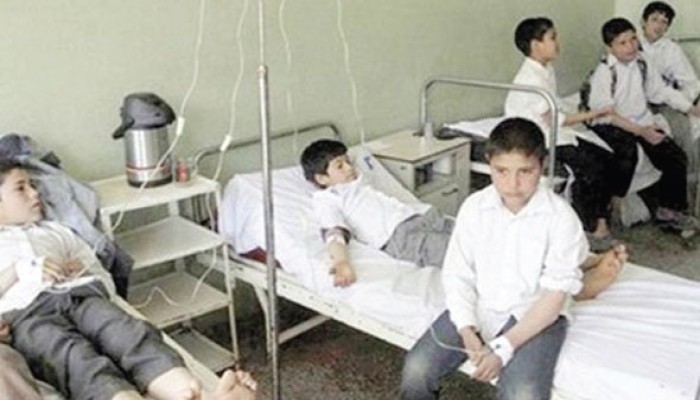 تسمم 44 طالبا بمدرسة في الجيزة بسبب "المقرمشات"