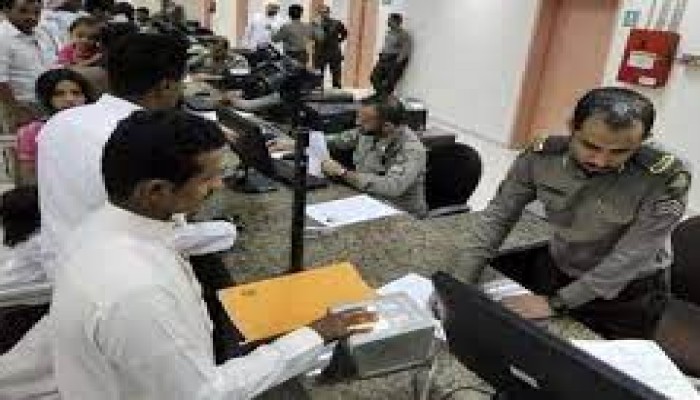 السعودية ترحل آلاف المخالفين.. وتحذر المتورطين بمساعدتهم