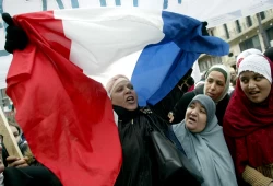 فتاتان تؤسسان موقعا لمساعدة المحجبات الفرنسيات العثور على عمل