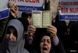 بعد إحراق وتمزيق المصحف.. الأزهر يدعو لمقاطعة المنتجات السويدية والهولندية