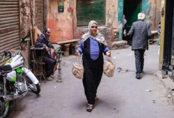 "الإيكونوميست": الجيش المصري يجرف الاقتصاد والسقوط لم يعد مستحيلا